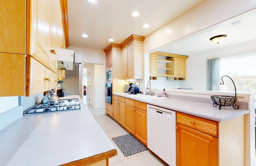 Fallbrook House | Two dog-friendly homes close to wine country with trail access