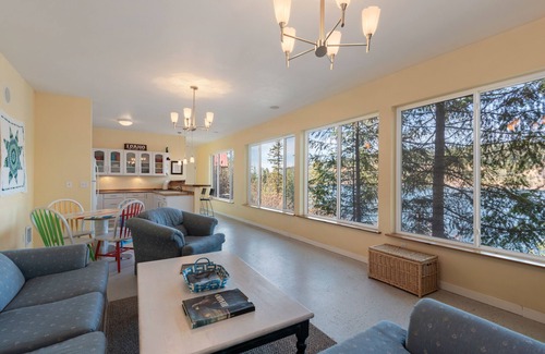 Coeur d'Alene House | Two dog-friendly, lakefront homes with a private hot tub & decks
