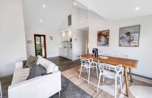 Fordwich Cottage | Two Doors - Unique 2 bdrm cottage on picturesque vineyard estate