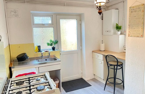 Farnham Apartment | Two Double Bedroom Maisonette with garden
