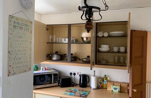 Farnham Apartment | Two Double Bedroom Maisonette with garden