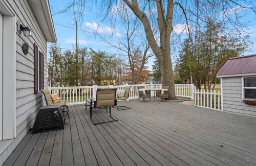 Lexington House | Two Doves Cottage, Walk to DT Lex! Cozy Getaway!