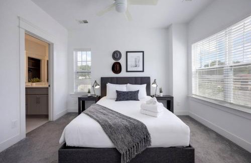 Charlotte Park House | Two Elegant Townhomes Perfect for Large Groups