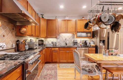 Old West Side Bed & Breakfast | Two Fabulous Houses to choose from .The Burnt Toast Inn or The Washington House. They are two blocks apart but both are in the wonderful historic Old West Side Neighborhood. No need to have a car since both houses are located walking dist