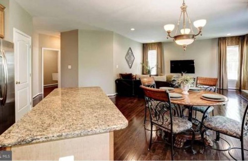 Chantilly House | Two Full Bed and Full Bath with walking closet in quite are