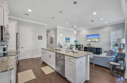 Villa Lago House | Two Golf Carts ~ Community Pool ~ Pet Friendly