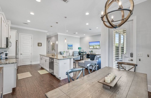 Villa Lago House | Two Golf Carts ~ Community Pool ~ Pet Friendly