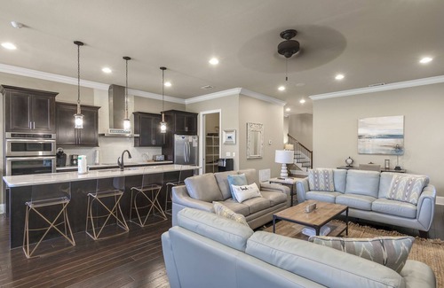 Villa Lago House | Two Golf Carts ~ Golf Course View ~ Community Pool