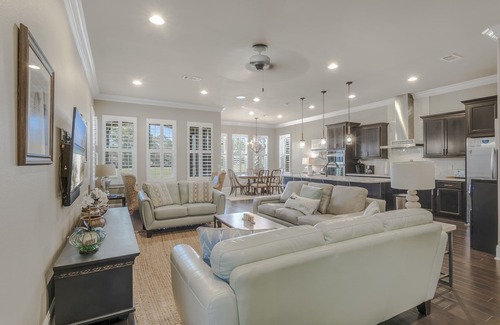 Villa Lago House | Two Golf Carts ~ Golf Course View ~ Community Pool