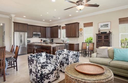 Villa Lago House | Two Golf Carts ~ Golf Course View ~ Community Pool