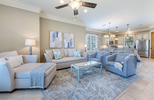 Villa Lago House | Two Golf Carts ~ Near Pool ~ Family Friendly