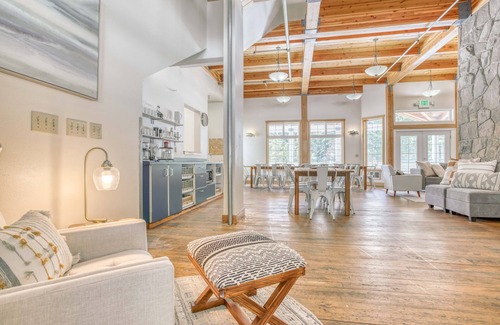 Government Camp Cabin | Two Government Camp Lodge's Hot Tubs, Room for the Whole Family!