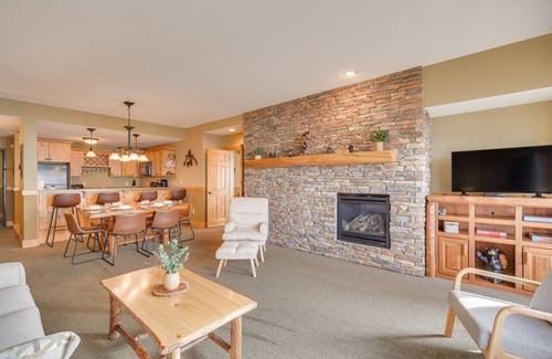 Two Harbors Condo | Two Harbors Lakefront 3BR Corner | Pool | Hot Tub & Sauna I Pets | EV Charger