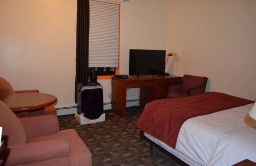 Town of Two Hills Hotel | Two Hills Inn