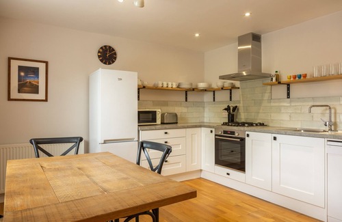 Shanklin Apartment | Two Hoots lower floor access via steps