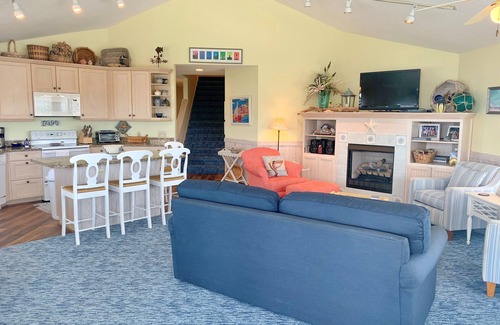 Ocracoke House | Two If By Sea I and II: Larger home with fabulous views of Silver Lake