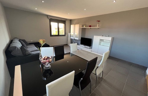 Mas Pinell Villa | Two in one - Private pool and airco