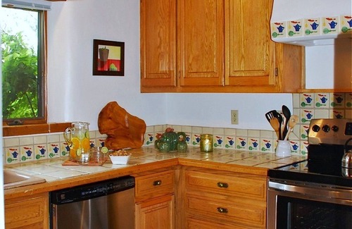 South Capitol House | Two King Master Suites! Enchanting Adobe on Quiet Cul-De-Sac. Walk to the Plaza!