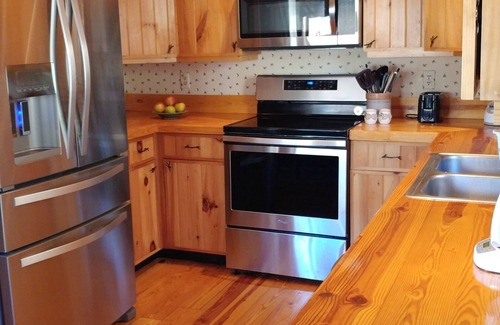 Blue Ridge Cabin | Two King Suites! Endless View! Close to Town. All paved roads. Pet Friendly.