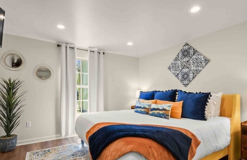 Mid City South House | Two Kitchens|Balcony|Mid-City|Gated Yard|Best