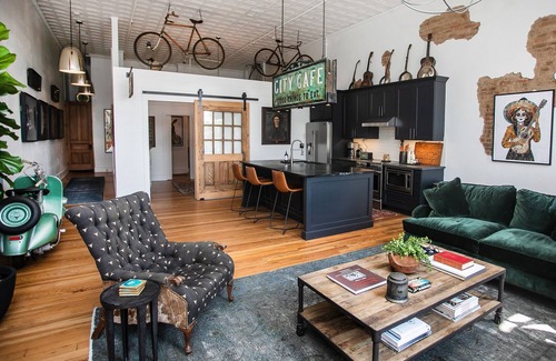 Downtown Apartment | Two Lanes Guesthouse - Historic Downtown Loft Apartment 45 miles S of Nashville