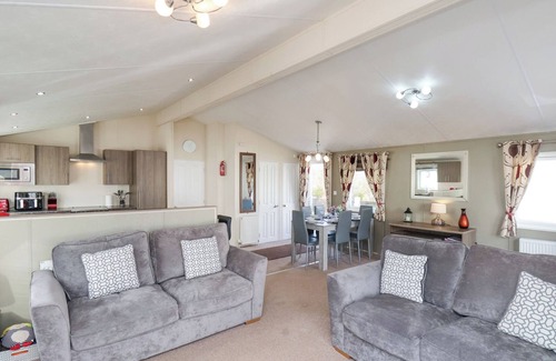 Cayton Bay Cottage | TWO LITTLE DUCKS, pet friendly, country holiday cottage in Cayton