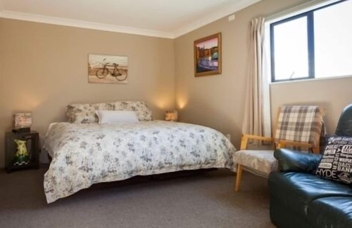 Ranfurly Apartment | Two lovely King studio units