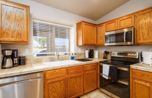 Lake Havasu City House | Two master suites-4BR & 3BA Lake Havasu House with Pool Table, Pool & Hot Tub
