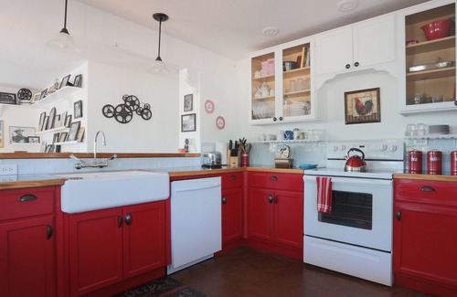 Kanab House | Two Master Suites ~ Each one Unique ~ In Town~ Close To Restaurants