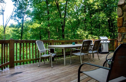 Branson Cedars Cabin | Two Master Suites, Great for 2 couples, Walking distance to Thunder Ridge Arena
