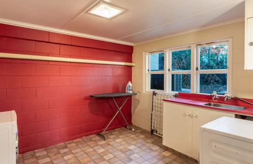 Two Mile Bay House | Two Mile Bay Getaway – Comfort & Convenience with Wi-Fi