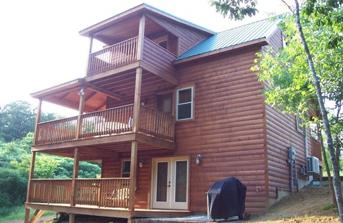 Mammoth Cave Cabin | Two miles from Mammoth Cave National Park, 1300 sq ft cabin, hot tub, disc golf