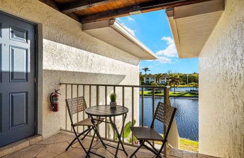 Royal Harbor Condo | Two miles from the vibrant 5th Avenue!