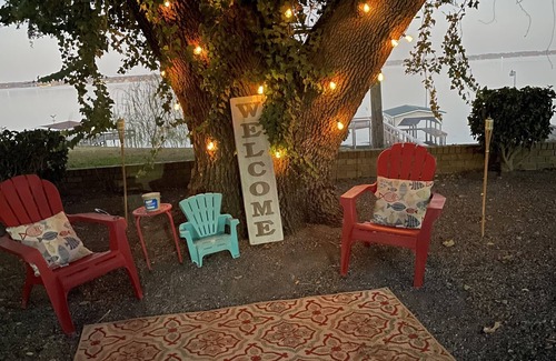 Santee House | Two Palms Lakehouse in Santee Just minutes from I95