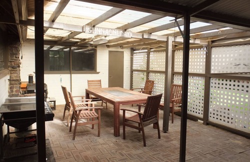 Hopetoun Cottage | Two Pines - a cosy beach-style cottage full of fun surprises!