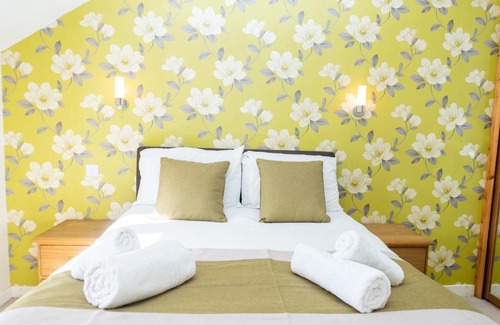 Brockworth House | Two Pound Cottage by Cliftonvalley Apartments