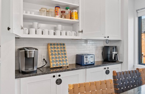 Central Northside Apartment | Two Private Rooms on Arch Street