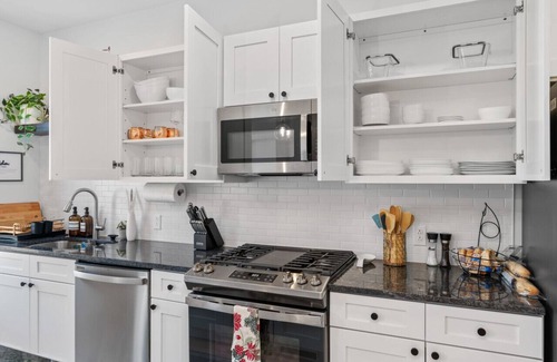 Central Northside Apartment | Two Private Rooms on Arch Street