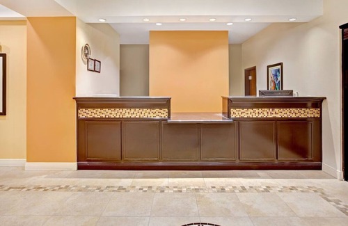 La Porte Hotel | Two Queen Beds Room, Scottish Inns, Guest Laundry, Complimentary Parking