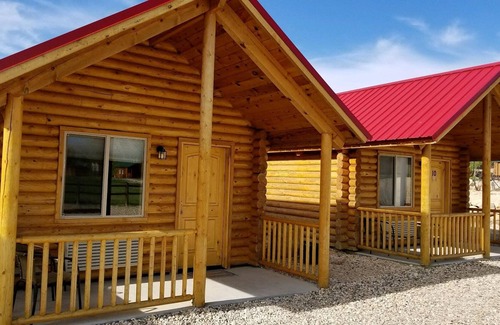 Tropic Cabin | Two Queen Cabin at Bryce Canyon Log Cabins