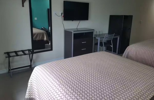 Bay City House | Two Queen Non-Smoking Room, Scottish Inns and Suites Bay City TX, Free Parking