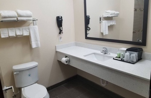 Bay City House | Two Queen Non-Smoking Room, Scottish Inns and Suites Bay City TX, Free Parking