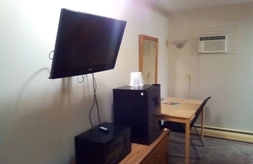 Jamestown Hotel | Two Rivers Inn West