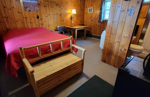 Trout Creek Hotel | Two Rivers Motel and Cabins