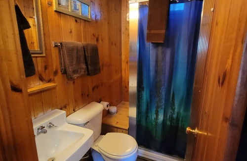 Trout Creek Hotel | Two Rivers Motel and Cabins