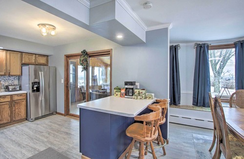 Two Rivers House | Two Rivers ‘Thiede House’ - Walk to Lake Michigan!