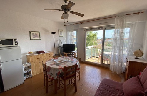 Le Port Apartment | Two-room apartment with balcony, BBQ and parking near the beach