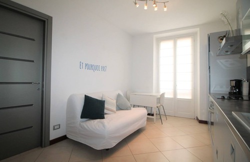 Alpes-Maritimes Apartment | Two-room apartment pedestrian area with access to the sea and all services