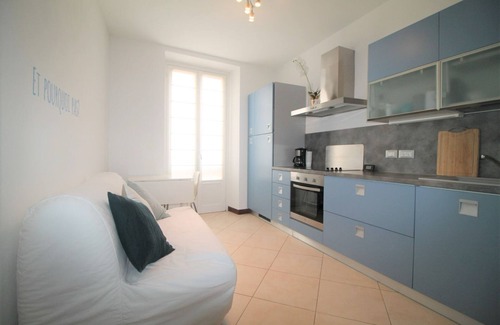 Alpes-Maritimes Apartment | Two-room apartment pedestrian area with access to the sea and all services