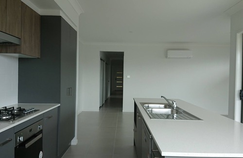 Aberglasslyn House | Two rooms in a stylish new house near the Hunter Valley